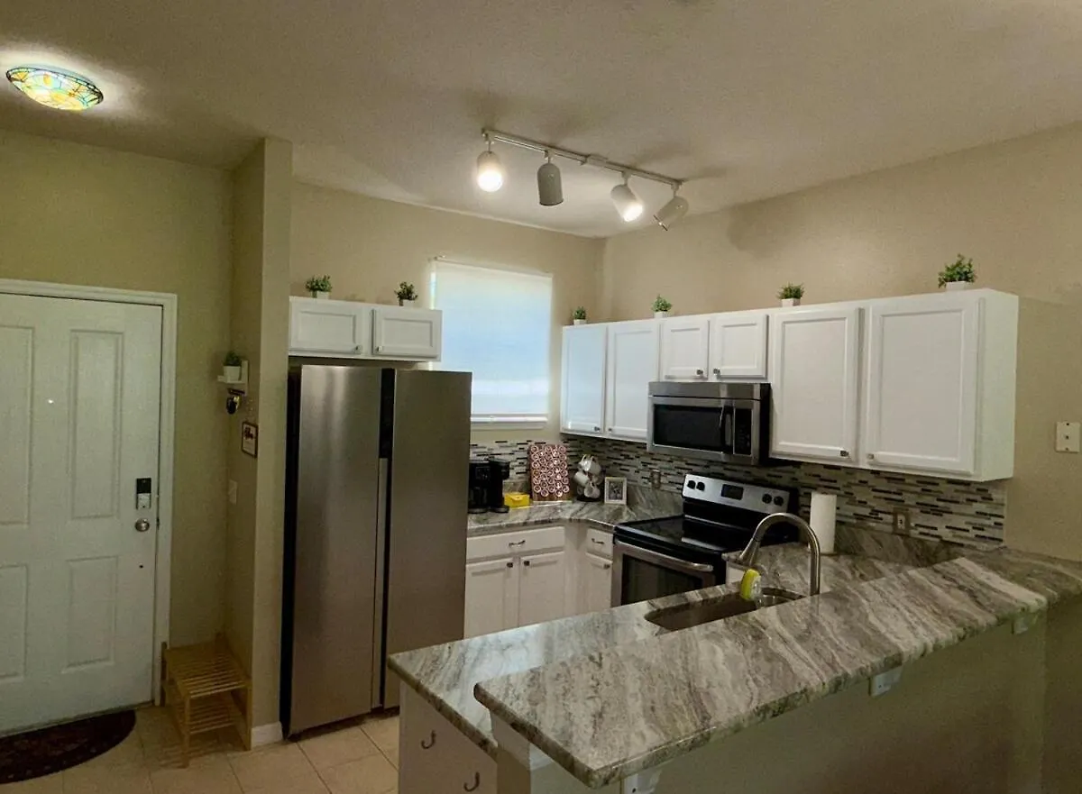 Modern Vacation Home Minutes Away From The Parks! Davenport United States