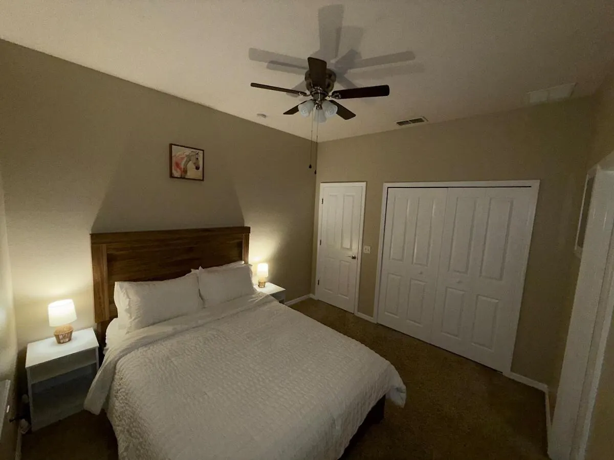Modern Vacation Home Minutes Away From The Parks! Davenport