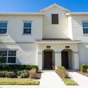 Stunning 4 Bedroom W/ Screened Pool Close To 1568 Holiday home