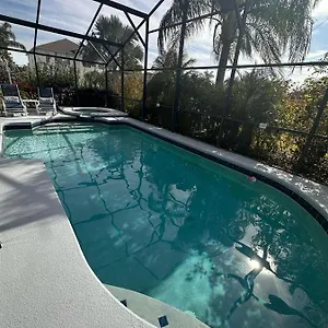 Sweet 4 Bedroom 3 Bath Pool & Holiday home